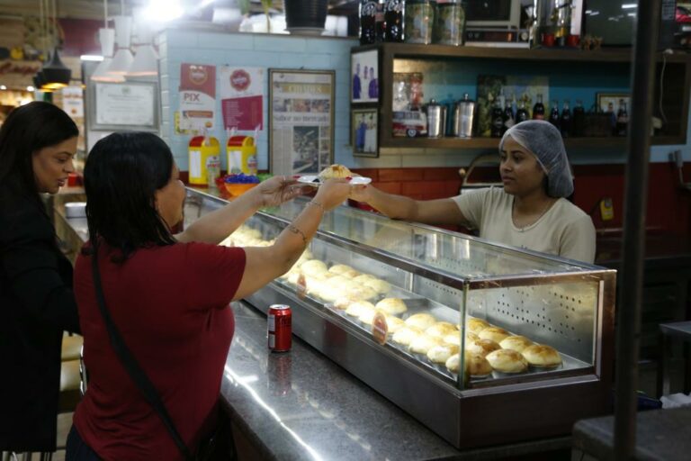 Goiás cria mais de 5 mil novos postos de trabalho em julho Goiás cria mais de 5 mil novos postos de trabalho em julho