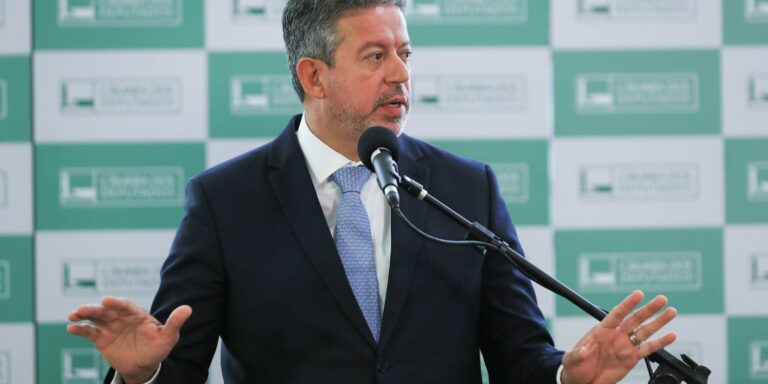 Lira promete votação de arcabouço fiscal na próxima semana Lira promete votação de arcabouço fiscal na próxima semana