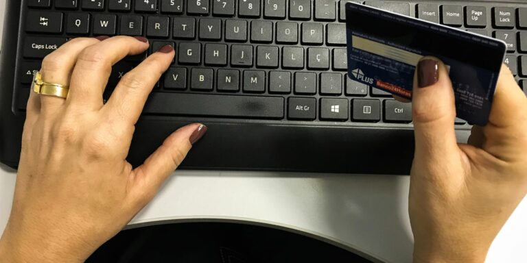 Relatório do Desenrola limita juros do rotativo a 100% da dívida Relatório do Desenrola limita juros do rotativo a 100% da dívida