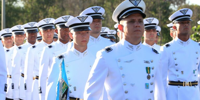 Militares defendem formação; pesquisadores criticam currículo Militares defendem formação; pesquisadores criticam currículo