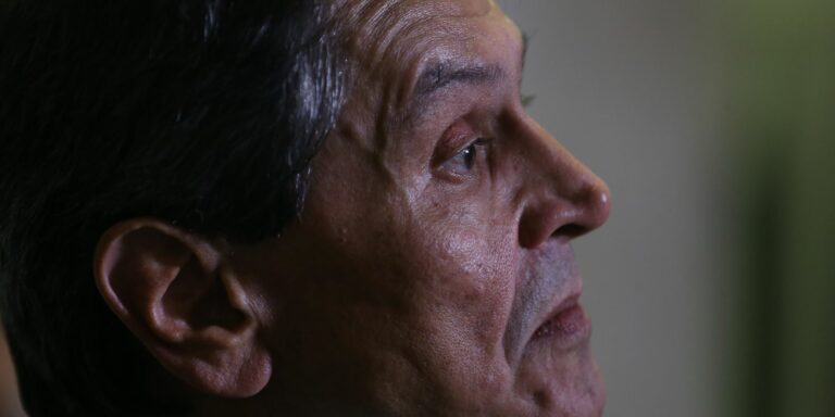 Roberto Jefferson irá a júri popular por atirar em policiais Roberto Jefferson irá a júri popular por atirar em policiais