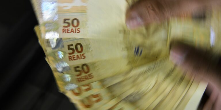 Governo prevê recuperar R$ 46 bilhões inscritos na dívida ativa Governo prevê recuperar R$ 46 bilhões inscritos na dívida ativa