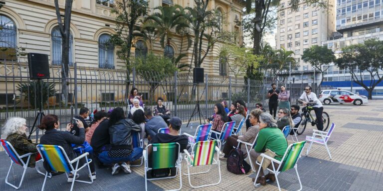Aula em praça pública homenageia legado de Paulo Freire Aula em praça pública homenageia legado de Paulo Freire