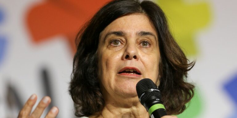 Saúde anuncia R$ 225 milhões para o Amazonas em meio à seca histórica Saúde anuncia R$ 225 milhões para o Amazonas em meio à seca histórica