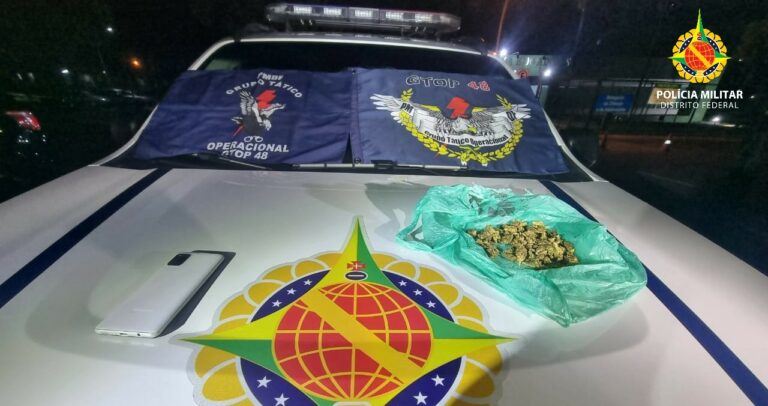 Dupla é detida portando maconha após acompanhamento na EPNB Dupla é detida portando maconha após acompanhamento na EPNB