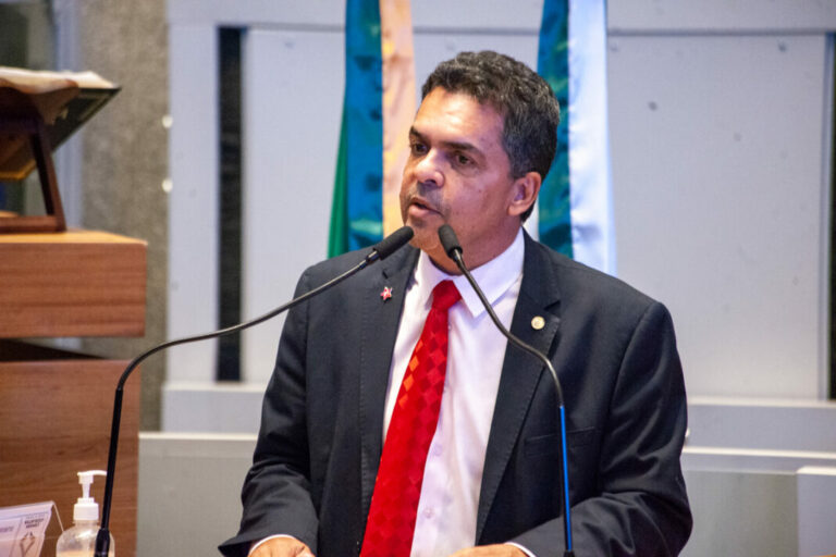 Ricardo Vale quer “frear armas” para combater violência contra mulheres
