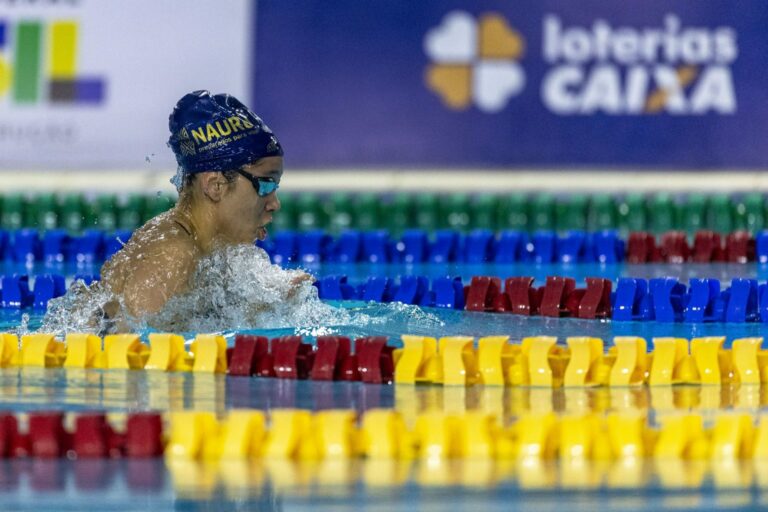 Atletas de natação do Time São Paulo disputam competição nacional antes do Parapan