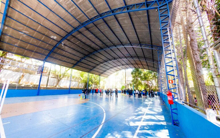 Governo de SP reforma 80 quadras esportivas de escolas da rede estadual em nove meses