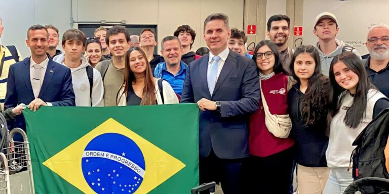 Passa de 700 o número de brasileiros repatriados de Israel Passa de 700 o número de brasileiros repatriados de Israel