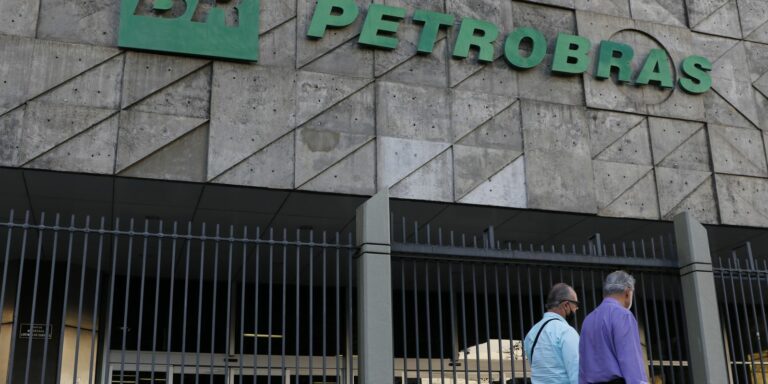 Petrobras tem produção operada de óleo e gás recorde no 3º trimestre Petrobras tem produção operada de óleo e gás recorde no 3º trimestre