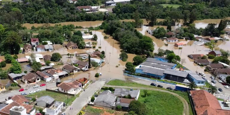 Temporais no Paraná: quase 57 mil pessoas foram afetadas Temporais no Paraná: quase 57 mil pessoas foram afetadas