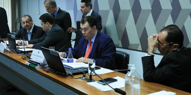 CCJ do Senado aprova reforma tributária CCJ do Senado aprova reforma tributária