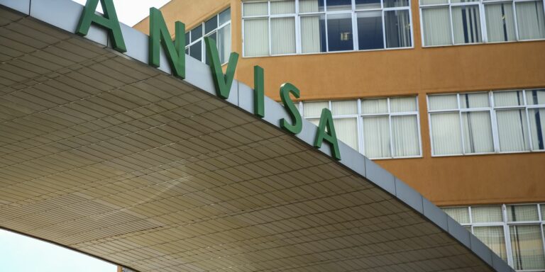Anvisa alerta sobre lotes falsificados de dois medicamentos Anvisa alerta sobre lotes falsificados de dois medicamentos