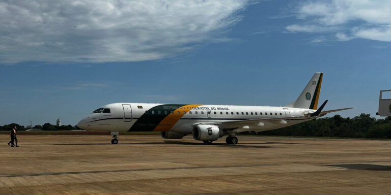 Voo com brasileiros repatriados da Cisjordânia pousa em Brasília