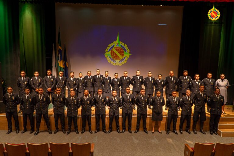 PMDF faz entrega da “Medalha Cruz de Sangue”: 39 policiais foram agraciados PMDF faz entrega da “Medalha Cruz de Sangue”: 39 policiais foram agraciados