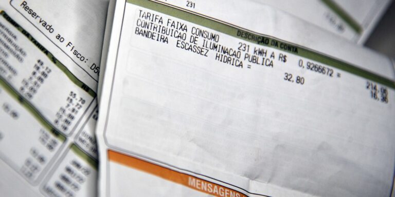 Distribuidoras de energia pedem isenção de tributos para mais pobres Distribuidoras de energia pedem isenção de tributos para mais pobres