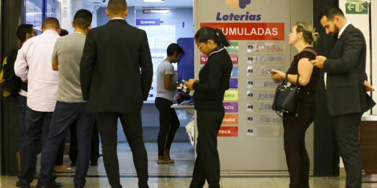 Mega-Sena acumula e próximo concurso deve pagar R$ 37 milhões Mega-Sena acumula e próximo concurso deve pagar R$ 37 milhões