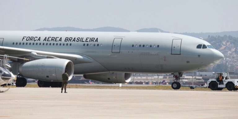 Raízes do Cedro: quinto voo decola do Líbano com 220 repatriados Raízes do Cedro: quinto voo decola do Líbano com 220 repatriados