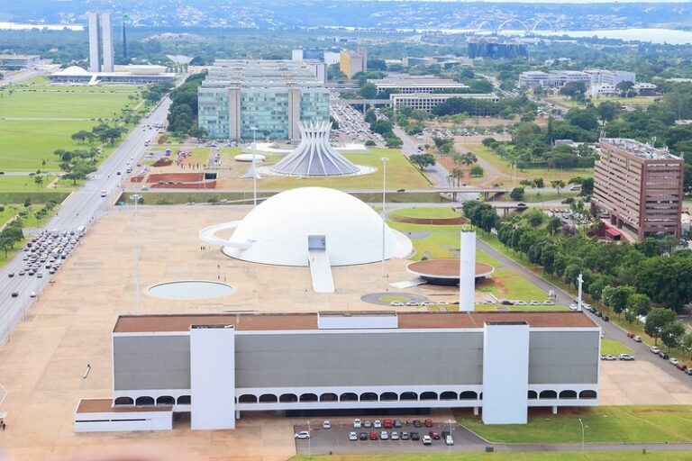 Menos É Mais, Wesley Safadão, Léo Santana e mais atrações agitam os 65 anos de Brasília Menos É Mais, Wesley Safadão, Léo Santana e mais atrações agitam os 65 anos de Brasília