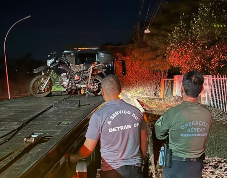 Motociclista com CNH suspensa e centenas de multas é flagrado na contramão do Eixão Norte Motociclista com CNH suspensa e centenas de multas é flagrado na contramão do Eixão Norte
