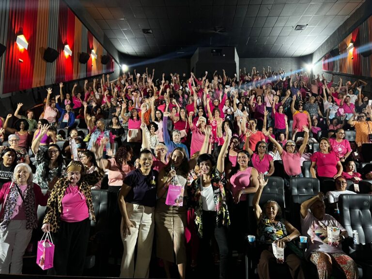Sessão de cinema em Taguatinga reúne centenas de mulheres em ação do Outubro Rosa Sessão de cinema em Taguatinga reúne centenas de mulheres em ação do Outubro Rosa